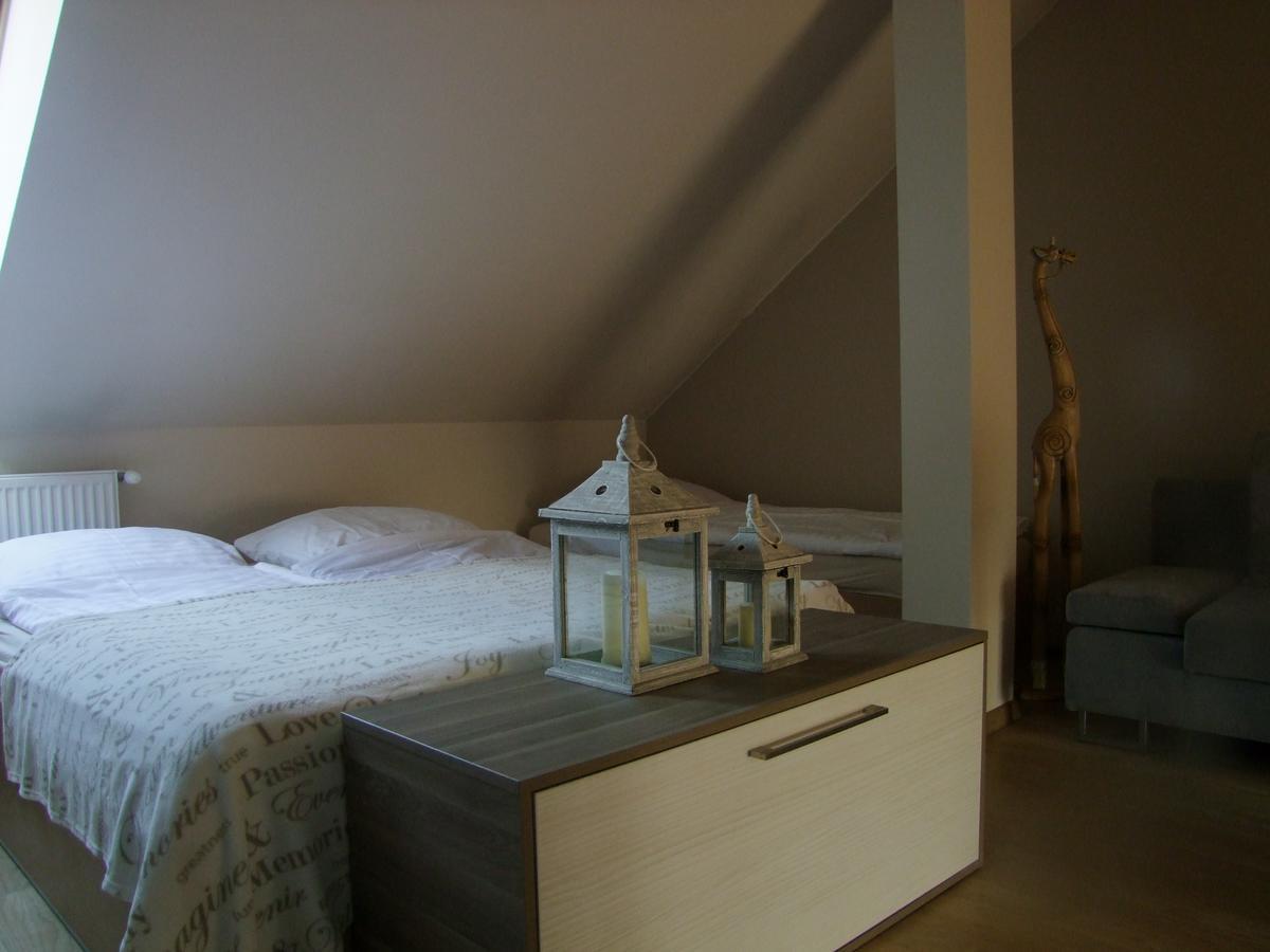 Appartement U Henriety à Wojnowice  Extérieur photo