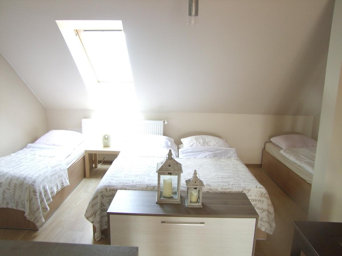 Appartement U Henriety à Wojnowice  Extérieur photo
